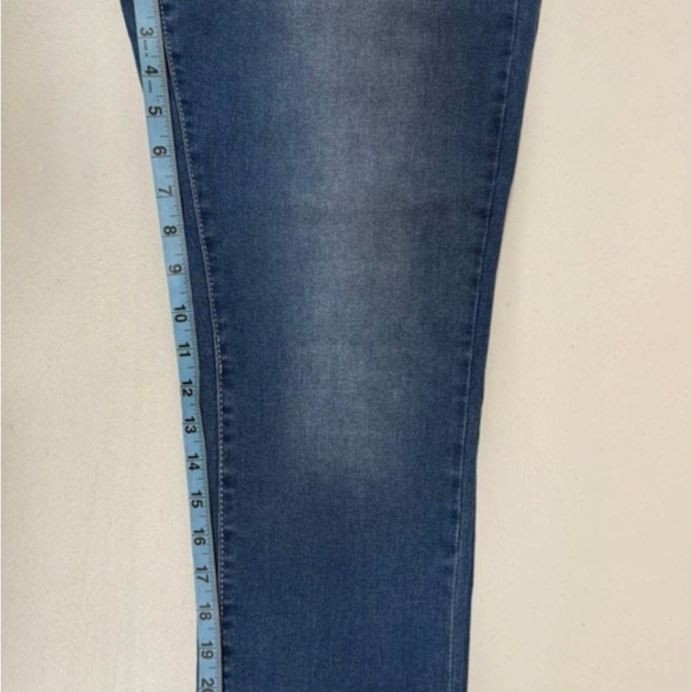 Wallflower Women’s Medium Wash Denim Pull on Capri Cropped Blue Jeans size 14 - Picture 5 of 7